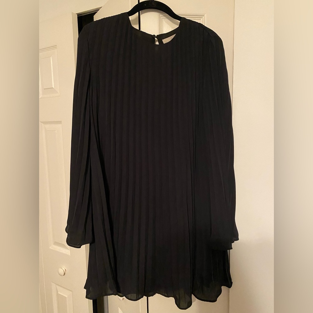 H&M black pleated oversized dress
